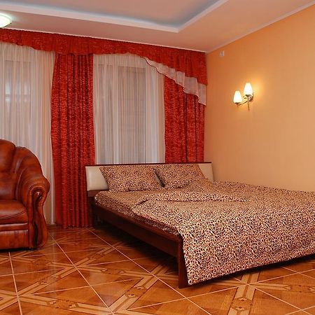 House In Bohatyrska Street Kiev Extérieur photo
