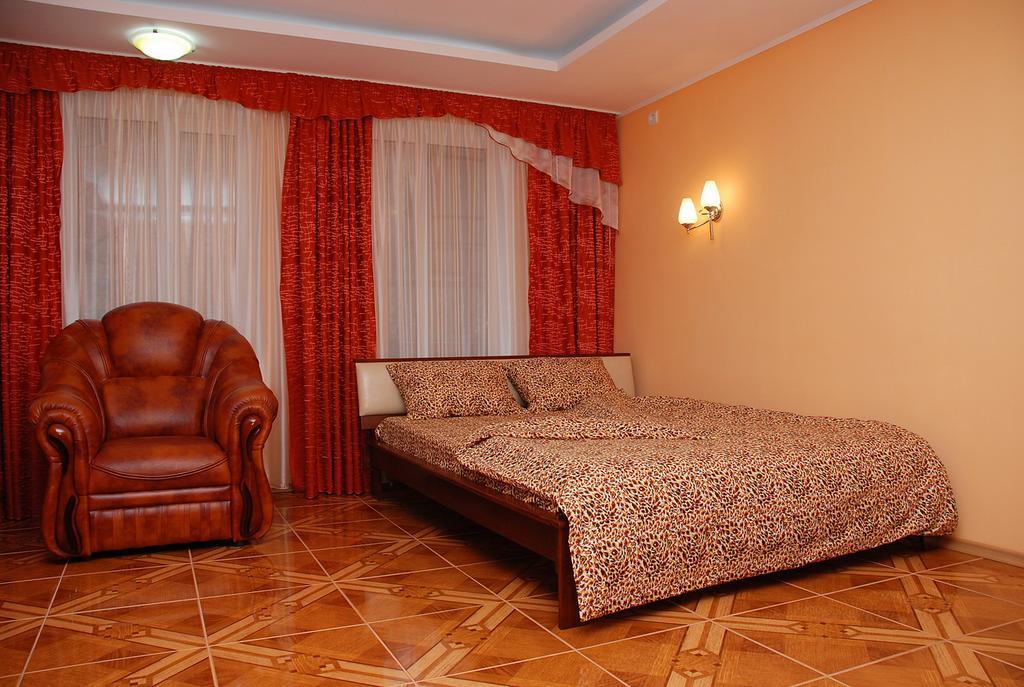 House In Bohatyrska Street Kiev Extérieur photo