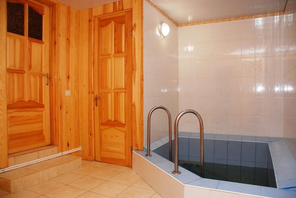 House In Bohatyrska Street Kiev Extérieur photo