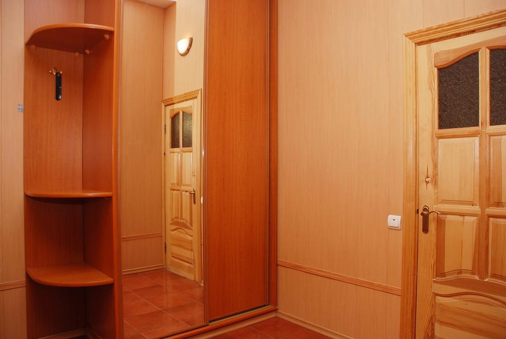 House In Bohatyrska Street Kiev Extérieur photo